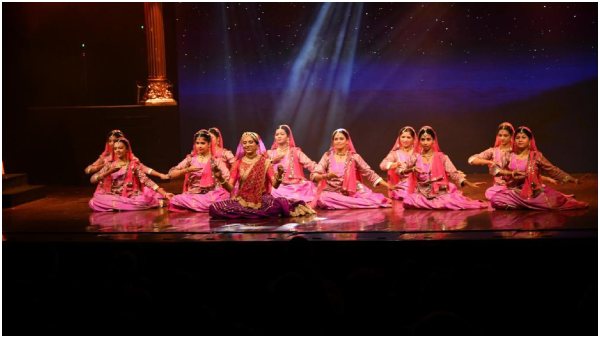 Hema Malini, Sumalatha Will Be the Guest For Ravishankar Guruji Ashrama Hema Malini, Sumalatha Will Be the Guest For Ravishankar Guruji Ashrama