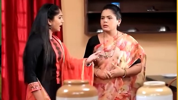 ಗೀತಾ ಕೈಯಲ್ಲಿದ್ದ ಪೋಟೋ ನೋಡಿದ ಪಕ್ಕದ ಮನೆಯ ಆಂಟಿ